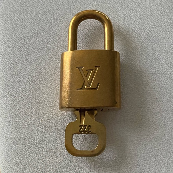 Authentic Louis Vuitton Lock with key 322 - Picture 5 of 5